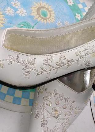 Туфлі білі 37-38р.(8,5)можна на весілля5 фото