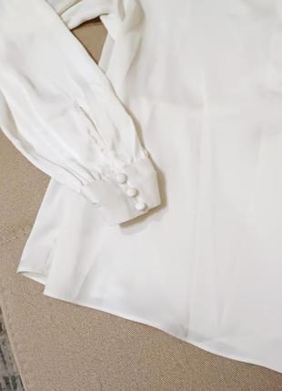 Атласная блуза на запах молочного цвета6 фото