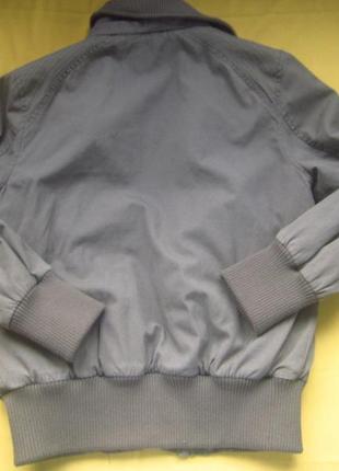Фирменная курточка на плотном утеплителе,отличное состояние8 фото