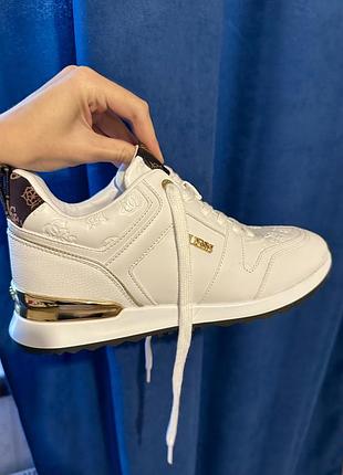 Кроссовки guess