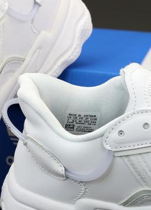 Белоснежные женские трендовые кроссовки унисекс adidas ozweego 36-45р2 фото