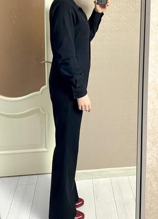 Черный джинсовый комбинезон с брюками клеш и высокой посадкой3 фото