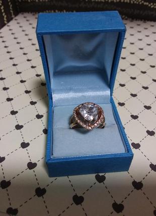 Золотое кольцо с белыми камнями 19 размера, 6,12 г. , эдем