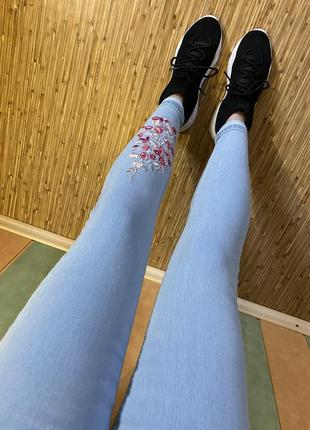 Крутые джинсы с вышивкой janina5 фото
