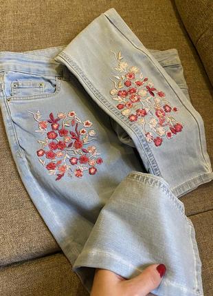 Крутые джинсы с вышивкой janina7 фото