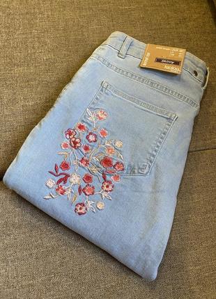 Крутые джинсы с вышивкой janina8 фото