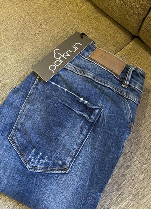 Крутые рваные джинсы amisu7 фото