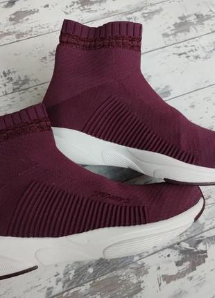 Skechers винного кольору кросівки шкарпетки
