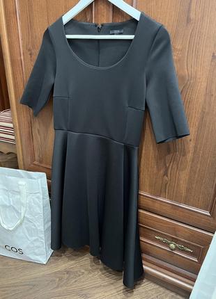 Шикарное черное платье cos оригинал4 фото