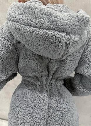 Теплый плюшевый комбез комбинезон меховой тедди по фигуре с капюшоном приталенный на резинке брючный2 фото