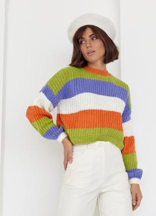 Укороченный вязаный свитер в цветную полоску5 фото