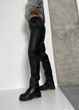 Кожаные брюки свободного кроя брюки из эко кожи пояс на резинке4 фото