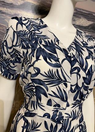 Очень красивое и стильное платье.