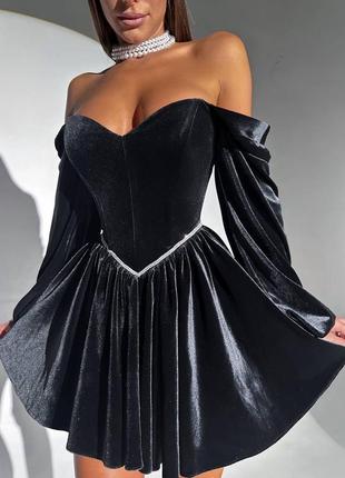 Женское нарядное короткое черное бархатное платье из бархата с шнуровкой на спине с длинным рукавом с камнями на талии3 фото