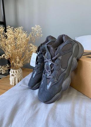 Трендові кросівки adidas yeezy 500