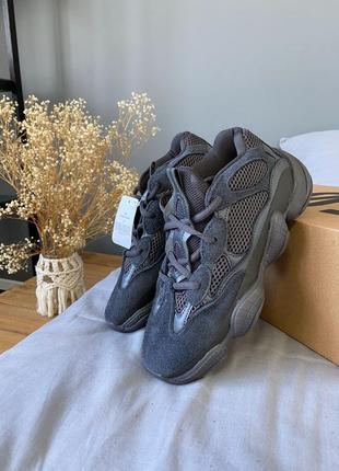 Трендовые кроссовки adidas yeezy 500