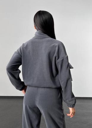Жіночий теплий сірий графітовий костюм кольору графіт з кофтою з подвійним коміром із залізною змійкою з вільними штанами4 фото