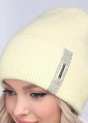 Шапка ангорова у ніжному відтінку