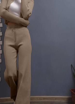 Теплый костюм из ангоры рубчик укороченная кофта на пуговицах свободного прямого кроя брюки палаццо с высокой посадкой на резинке широкие4 фото