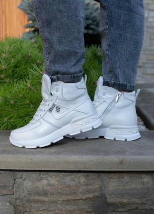 Женские ботинки nike в спортивном стиле белые натуральная кожа / белоснежные лежаные ботинки в стиле найк на замке