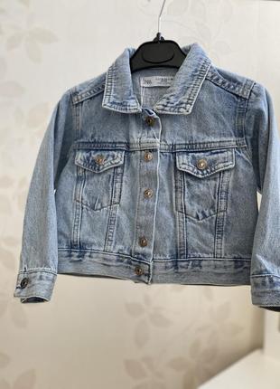 Джинсовый пиджак zara с сердцем для девочек, голубая джинсовка.6 фото