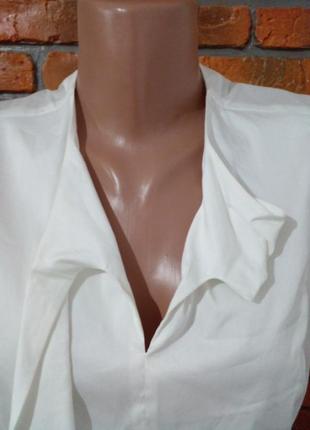 Красивая офисная блуза молочного цвета3 фото