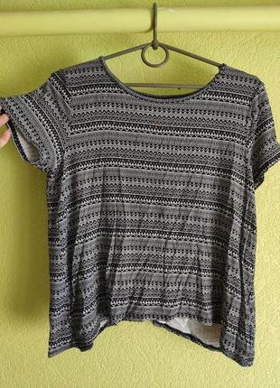 Футболка для спорта с разрезом сзади