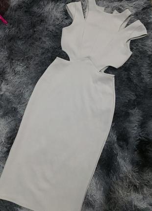 Платье женское в открытыми плечами и боками