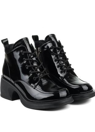 Ботинки женские лакированные на шнуровке демисезонные 1747б