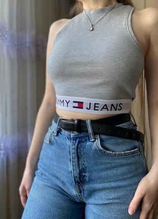 Серый топ с монограммной резинкой, серая майка tommy hilfiger, tommy jeans1 фото