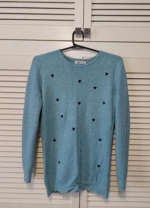 Теплый удлиненный свитер нежно синего цвета