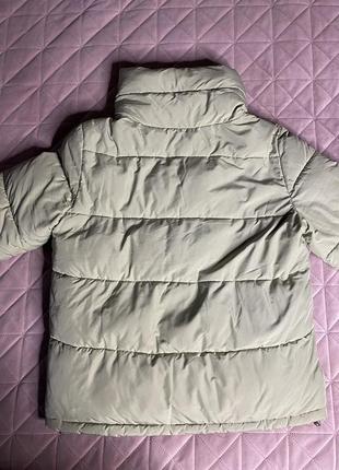 Стильна утеплена куртка в фісташковому кольорі3 фото