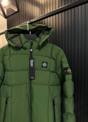 Зимняя удлинённая зелёная хаки куртка пуховик stone island зимова тепла куртка подовжена stone island2 фото