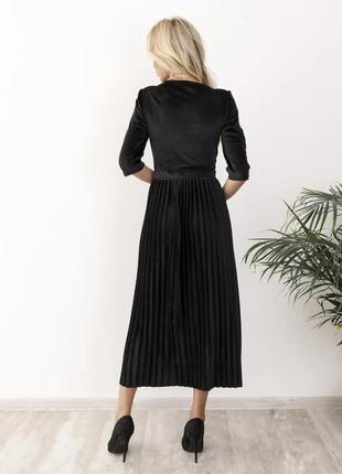 Черное велюровое платье с плиссировкой размер s3 фото