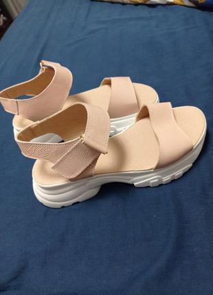 Женские босоножки