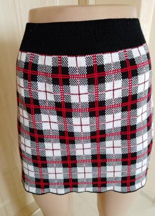 Красива фірмова спідничка м