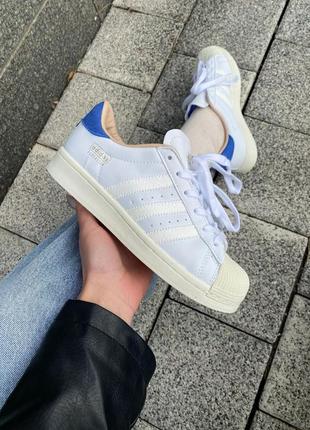 Шкіряні кросівки адідас супер стар,  adidas superstar. білі з синім