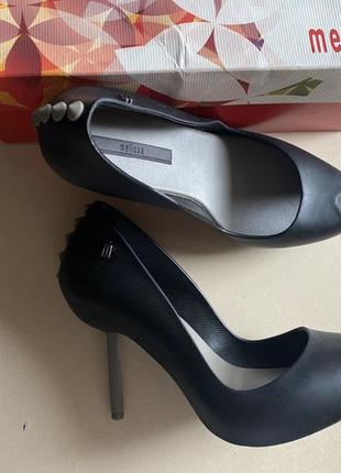 Туфлі melissa