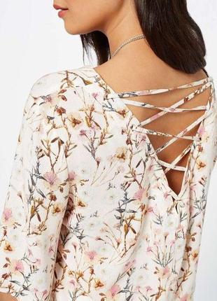Красивая белая блузка-топ с цветами miss selfridge
