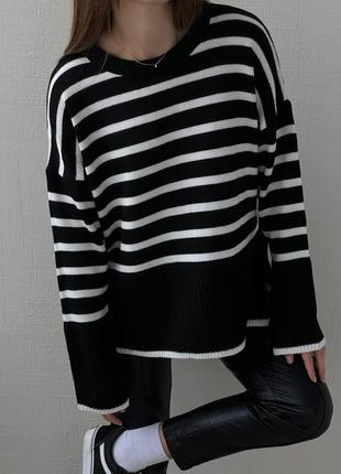 Базовый женский свитер оверсайз в полоску черный белый/ осенний свитер свободного кроя 42/461 фото