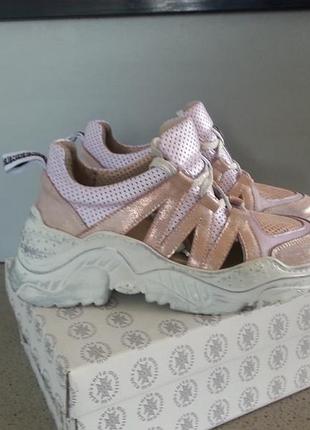 Летние кроссовки.