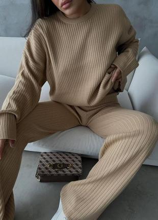 Стильный женский прогулочный костюм штаны клеш и свитер оверсайз мокко3 фото