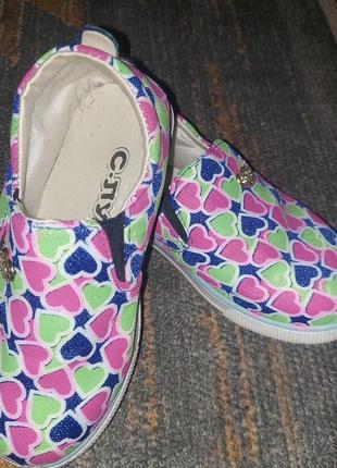 Продам мокасіни тапочки на дівчинку