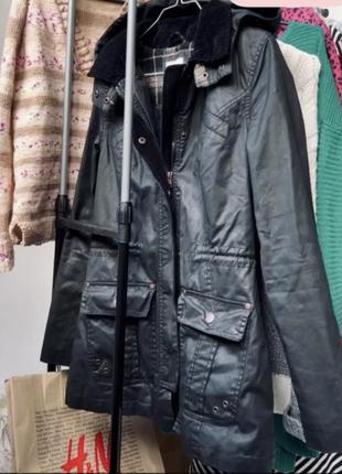 Курточка з капюшоном на осінь/весну від f&amp;f в ідеальному стані розмір xs/s
