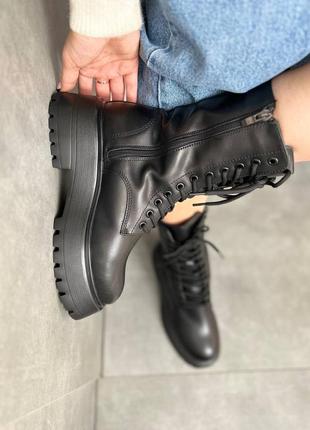 Женские зимние черные ботинки на шнуровке, тракторная подошва7 фото