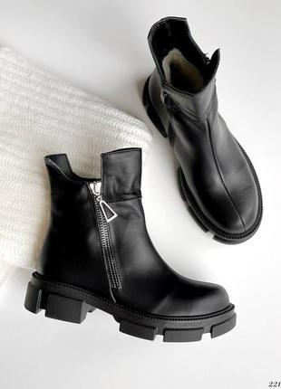 Женские зимние черные ботинки натуральная кожа, декор молния6 фото