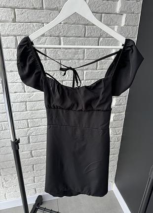 Чорна сукня на завʼязках з відкритою спиною та плечима під zara