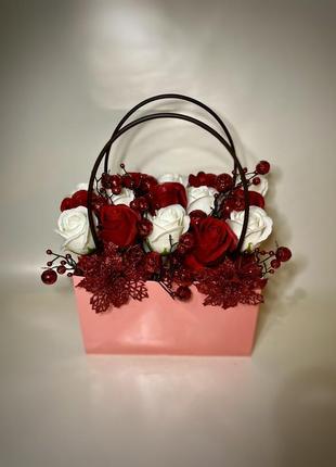 Композиція/букет з мильних квітів у корзинці/троянди з мила