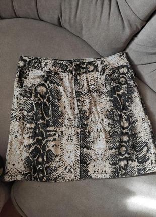 Джинсовая юбка в анималистичный принт2 фото