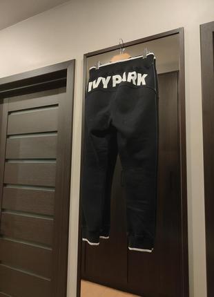 Спортивные штаны на флисе от ivy park8 фото